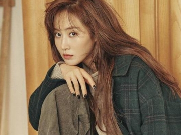 Cantik Maksimal di Pemotretan Terbaru, Yuri SNSD Ungkap Rasa Cintanya ke Tae Yeon cs