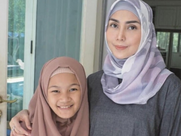 Anak Putuskan Berhijab di Usia Dini, Fenita Arie Merasa 'Tertampar'