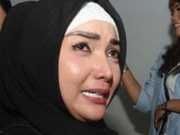 Divonis 4 Tahun Penjara dan Denda Rp 800 Juta, Roro Fitria Nangis di Pengadilan