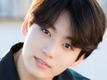 Lihat Fans Pingsan Saat Konser BTS di Paris, Sikap Jungkook Ini Banjir Pujian Netter