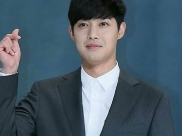 Hadiri Konferensi Pers 'When Time Stopped', Kim Hyun Joong Minta Maaf Soal Kontroversi Lamanya