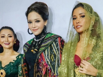  Gaya Mulan Jameela Jadi Sorotan, Intip Penampilan 13 Selebriti di Catwalk Jakarta Fashion Week