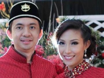 Hobi Abadikan Momen Bareng Suami Secara Diam-Diam, Ayu Dewi: Daripada Emosi