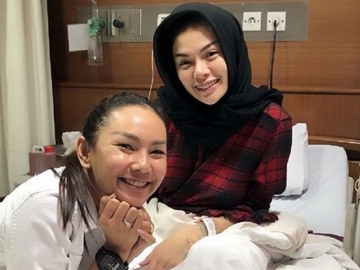 Temani Nikita Mirzani di Rumah Sakit, Kalina Oktarani Kenang Masa Kehamilannya dan Tulis Pesan Bijak