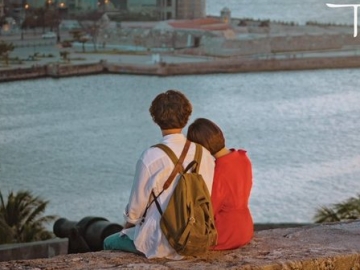 Romantisnya Song Hye Kyo Bersandar di Bahu Park Bo Gum dalam Poster Drama ‘Boyfriend’
