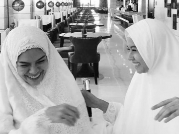 Jalani Ibadah Umrah Bareng Yuki Kato, Nikita Mirzani Bikin Warganet Adem