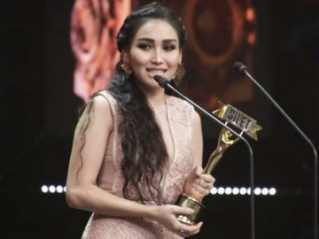 Ayu Ting Ting Sukses Kalahkan Nia Ramadhani, Simak Daftar Lengkap Pemenang 'Silet Awards 2018'