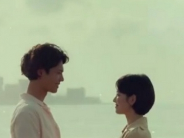 Pasang Wajah Sendu, Romantisnya Park Bo Gum Peluk Song Hye Kyo di Poster Baru 'Encounter'