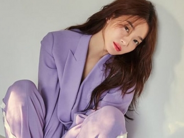 Cantik Memesona di Pemotretan Terbaru, Shin Min Ah Curhat Alami Masa Sulit di Tahun 2018