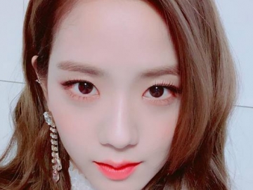 Usai Tampil di Jakarta, Jisoo Black Pink Unggah Foto-Foto Cantik Ini