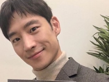 Dukung 'Where Stars Land' Lee Je Hoon, Yoon Kyun Sang Kirim Minuman Hangat & Tulis Pesan Manis Ini