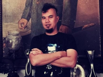 Ahmad Dhani Sumringah Usai Jalani Sidang Tuntutan Dua Tahun Penjara, Netter: Pura-Pura Bahagia