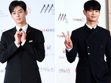 Dibalut Setelan Formal, Intip Gantengnya Cha Eun Woo, Zico Hingga Wanna One di Red Carpet AAA 2018