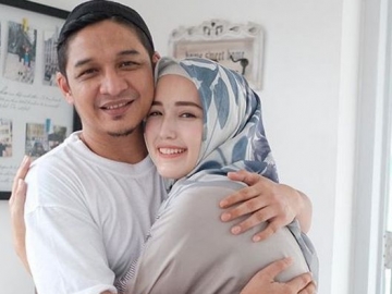 Ucapkan Selamat Ulang Tahun untuk Pasha Ungu, Adelia Pamer Kecupan Mesra