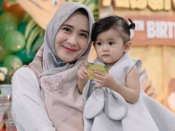 Asyik Main Salju, Ekspresi Qiandra Putri Ryana Dea Malah Bikin Netter Geleng-Geleng Kepala