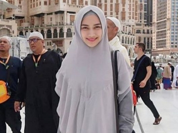 Pamer Foto Pakai Cadar Saat Umroh, Netter Ramai-Ramai Doakan Melody Eks JKT48
