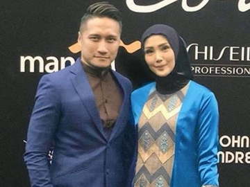 Arie Untung Posting Soal Aksi '812' Malaysia, Ernest Prakasa Beri Respon Keras