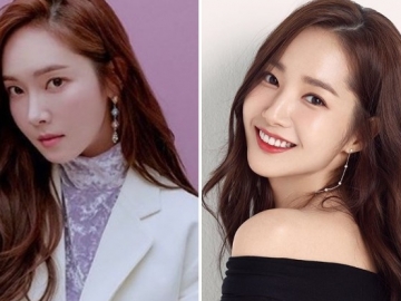Kompak Berbaju Putih & Pasang Ekspresi Imut, Jessica-Park Min Young Disebut Mirip Bak Saudara Kembar