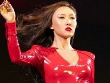 Agensi Beri Penjelasan Ini Soal Busana Super Seksi Hwasa Mamamoo di MAMA 2018, Fans Girang