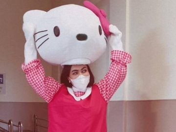 Rayakan Ultah Sang Anak, Denada Rela Menjelma Jadi Badut Hello Kitty