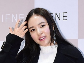 Makin Cantik dan Lebih Berisi Saat Hadiri Acara Fashion, Min Hyo Rin Tengah Hamil?