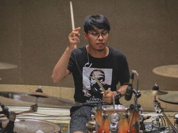 Ifan Seventeen Tulis Pesan Menyayat Hati, Kenang Sang Drummer yang Meninggal Akibat Tsunami
