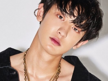 Ucapkan Selamat Natal & Bagikan Foto Imut Ini, Rambut Chanyeol EXO Jadi Sorotan