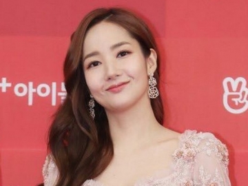 Jadi MC Bareng Lee Seung Gi di GDA 2019, Sepatu Hak Tinggi Park Min Young Jadi Sorotan