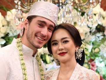 Digelar Secara Tertutup, Aura Kasih Ungkap Alasan Nikah di Bangkok