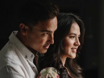 Dengarkan Suara Bayi di Perut Raisa, Pose Hamish Daud Ini Bikin Netter 'Gemas'