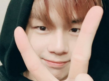 Tak Hanya Bahas Kakinya yang Panjang, Kang Daniel Santai Balas Komentar Buruk Fans di V Live