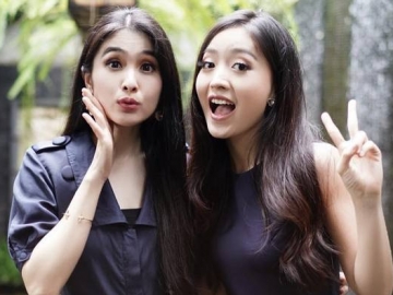 Pamer Foto Bareng Sandra Dewi, Natasha Wilona: Teman SMP