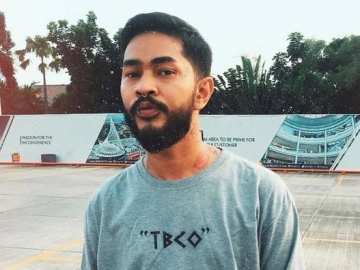 Onadio Eks Killing Me Inside Terciduk Hengpon Jadul, Netter Malah Sibuk Soroti Gaya 'Gemulai'