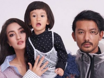 Atiqah Hasiholan dan Rio Dewanto Lakukan Pemotretan, Netter Salfok dengan Pose Salma