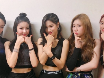 Perdana Menang di Acara Musik Setelah 2 Minggu Debut, ITZY Tuai Ucapan Selamat dari Park Jin Young