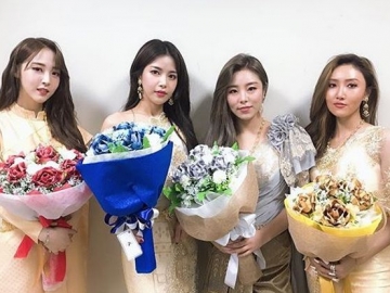 Tampil Cantik dengan Batik Saat Konser di Indonesia, Mamamoo Sukses Curi Perhatian