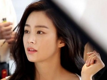 Tampil Cantik di Iklan Saat Hamil Anak Kedua, Kim Tae Hee Sukses Bikin Netter Terpukau