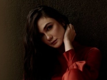 Ibunda Melaney Beri Wejangan Ini, Ekspresi Sedih Luna Maya Jadi Sorotan