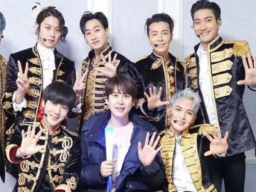 Absen Karena Wamil, Kyuhyun Kepergok Tonton Konser Super Junior Ditemani Changmin