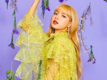 Buat yang Ingin Tampil Boyish, Yuk Tiru 8 Fashion Style A la Lisa Black Pink Ini