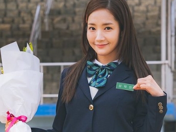 Park Min Young Tampil Cantik & Menggemaskan Memakai Seragam SMA di Drama ‘Her Private Life’