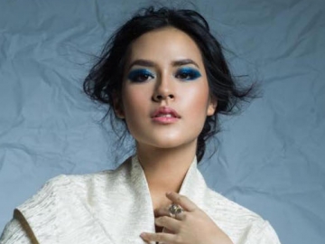 Raisa Unggah Foto Memakai Make Up Pasca Melahirkan, Netter Banjiri Pujian