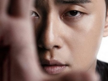 Park Seo Joon Menatap Tajam dengan Tangan yang Berdarah di Poster Film ‘The Divine Fury’