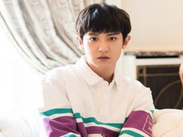  Pakai Celana Pendek dan Rebahan di Kasur, Chanyeol Bikin Fans Histeris