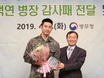 Jadi Tentara Panutan di Militer, Taecyeon 2PM Menerima Penghargaan