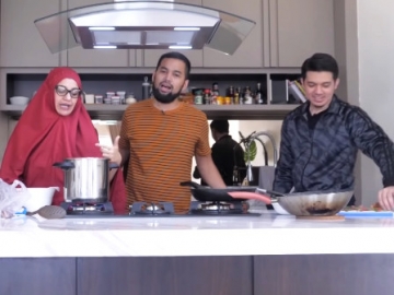 Masak Aman Pakai Helm, Teuku Wisnu Sukses Bikin Netter Terpingkal