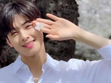 Pamer Foto Berjas Lengkap Bak Eksekutif Muda, Cha Eun Woo Bikin Fans Melongo