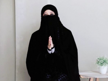 Dakwah di Negara Non Muslim, Peggy Melati Sukma Dikejar-Kejar Hingga Ditahan