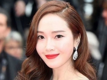 Super Cantik Bak Putri Negeri Dongeng, Hadirnya Jessica di Cannes Film Festival Bikin Netter Bingung