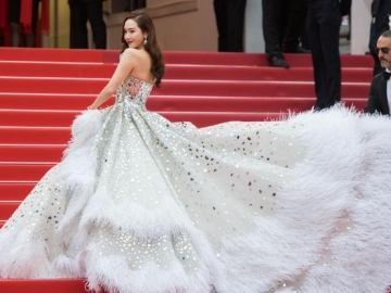  Hadiri Festival Film Cannes dengan Gaun Super Berat, Jessica Tuai Keprihatinan Netter